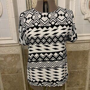 Rachel Kate. Size Large. Roll Tab Sleeves. Cross Over Wrap Back Blouse. B4